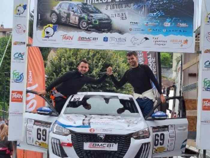 SKPB LOCATION loue Peugeot 208 FRC6 0