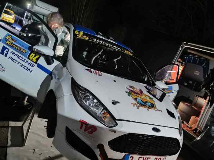 Ford Fiesta R200 + gros Lot de Bord 3