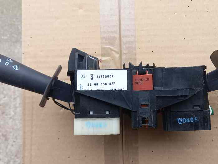 BOITIER COMMANDE CLIO 1
