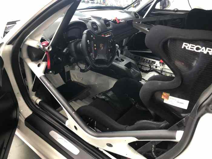porsche 718 cayman gt4 clubsport 1