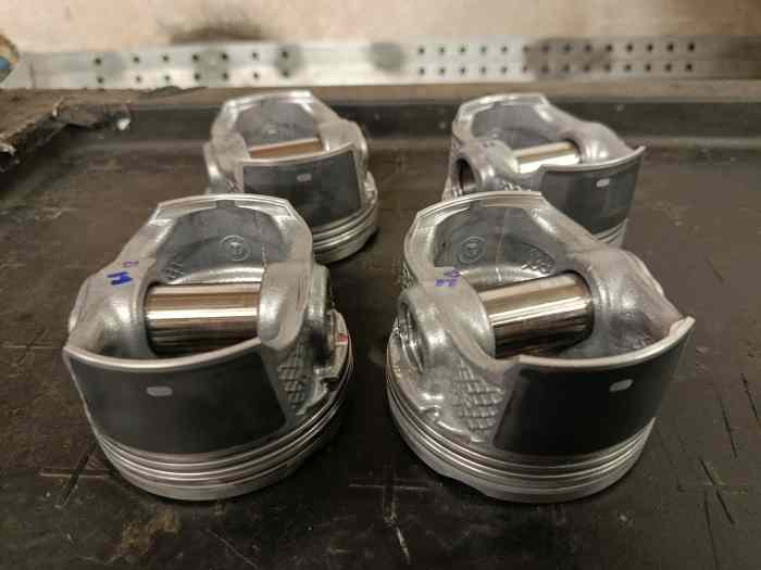 Pistons neufs Clio 3 RS F4R830 F4R832 2