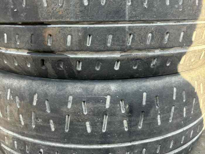 A vendre : Pneus Pirelli P zero RA5 et RA7 2