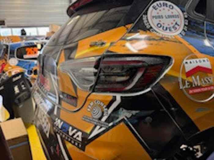 Vend ClioV Rallycross accidentée 5