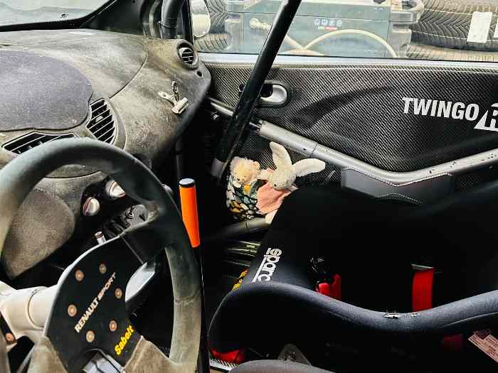 RENAULT TWINGO R2. 4