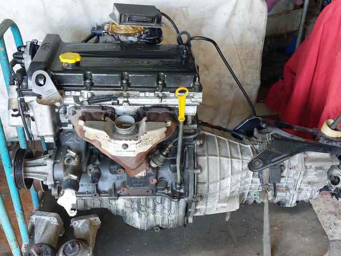 MOTEUR + BOITE FORD DOHC 2 LITRES INJECTION 0