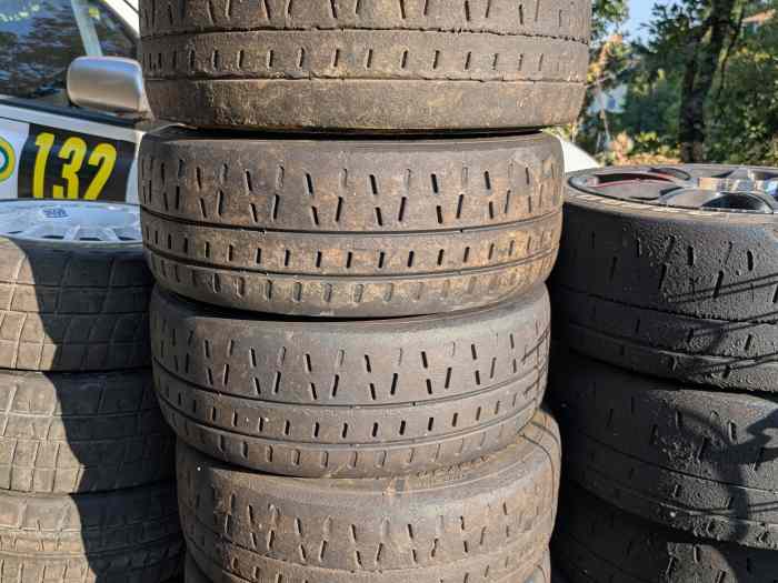 Pneu et jante en 15 Pirelli 1
