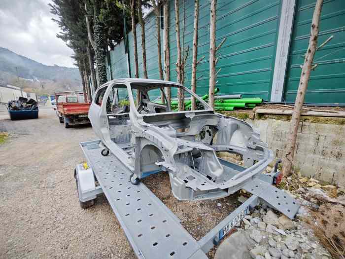 Caisse Clio 2 hydro décapée complète...