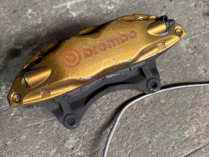 Étrier avant brembo sti