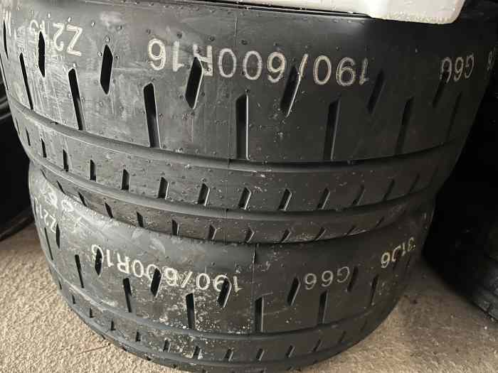 Pneus neufs HANKOOK en 16 pouces 4