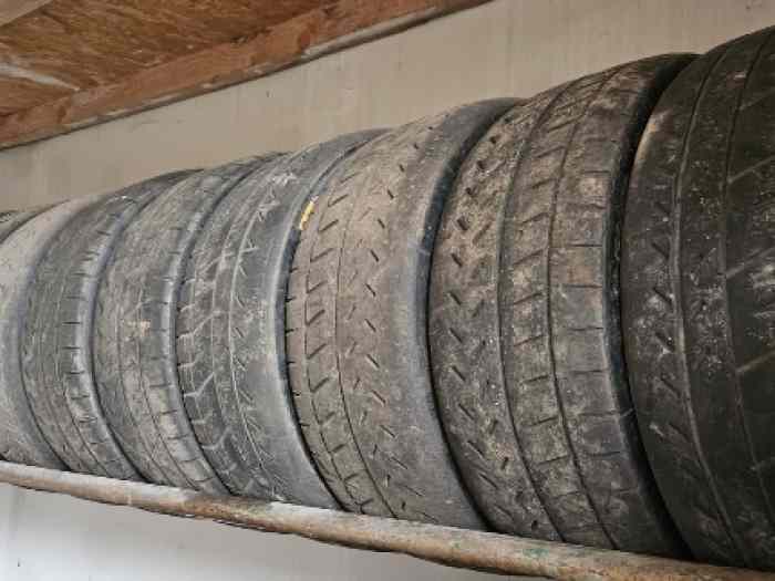 Lot de pneus Michelin 16 pouces.