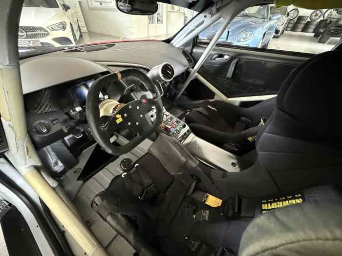 Audi R8 LMS ULTRA 5.2 V10 560 cv 4