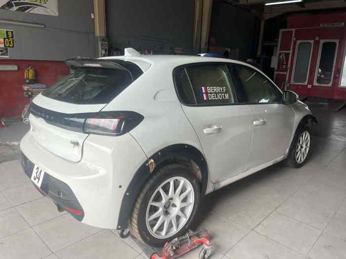 208 rally4 pequeño accidente 0