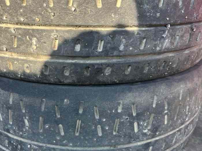 A vendre : Pneus Pirelli P zero RA5 et RA7 5
