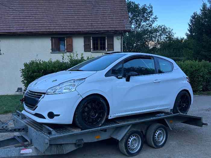 Peugeot 208 r2 0