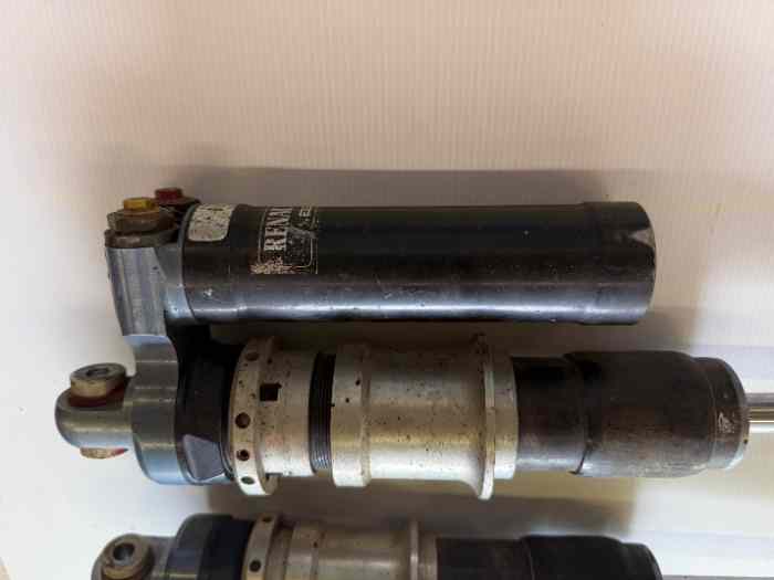 Lot 2 amortisseurs AR Clio S1600 version Asphalte 1