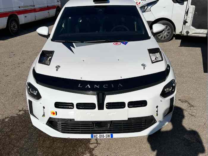 Magnifique Lancia Ypsilon Rally4 neuve