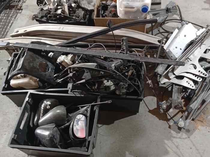 Lot piece intérieur et carrosserie clio r3 1