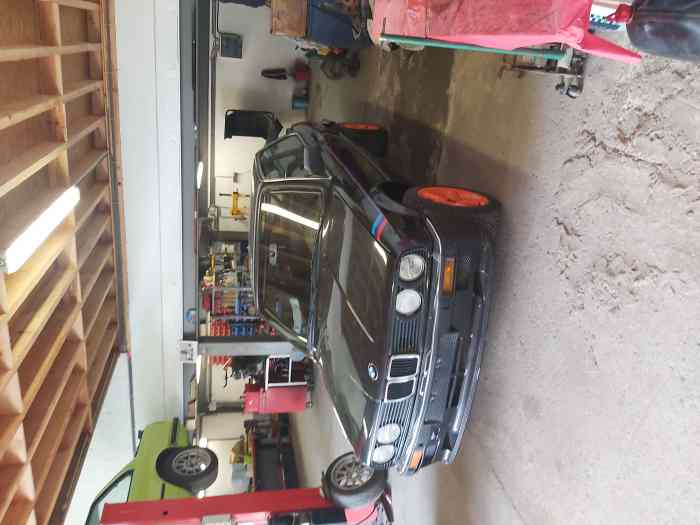 À vendre caisse bmw 325i fasse 1 année 1985 série m 5