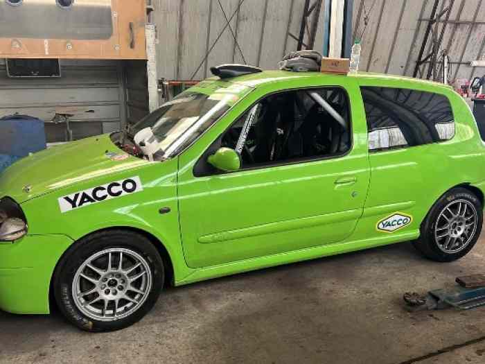 Clio RS f2000 1