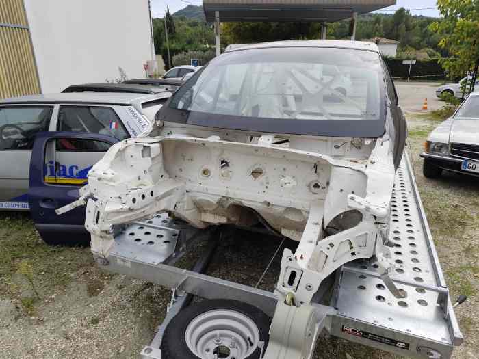 Caisse clio r3 Max accidenté avec passeports 1