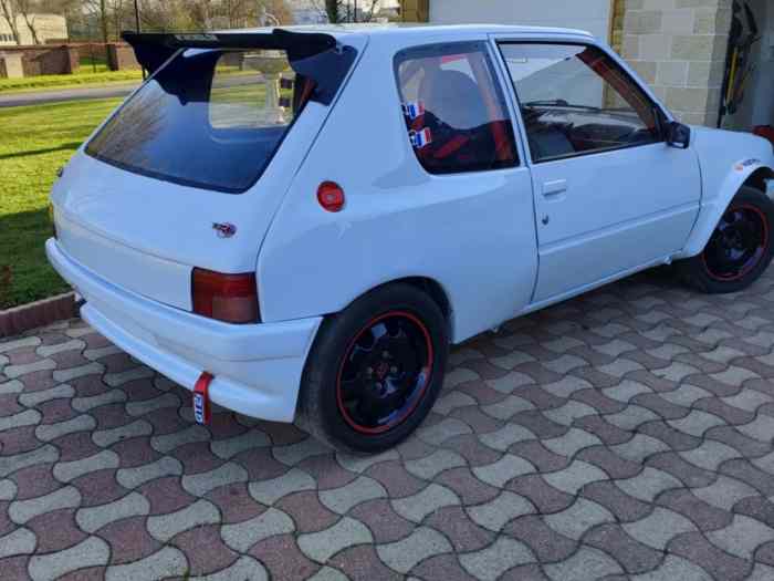 Peugeot 205 1,9L GTI f2000 0