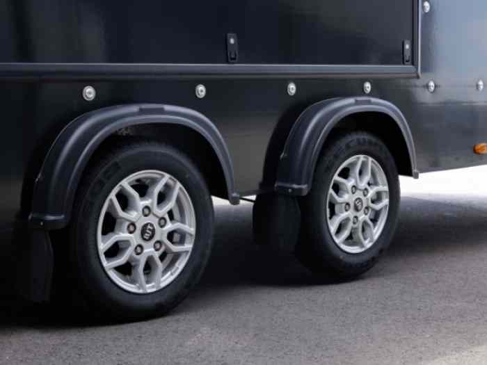 Race Transporter 4 – Brian James 3