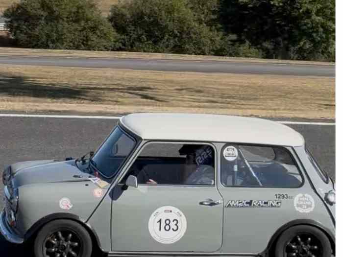 Austin mini de course 1