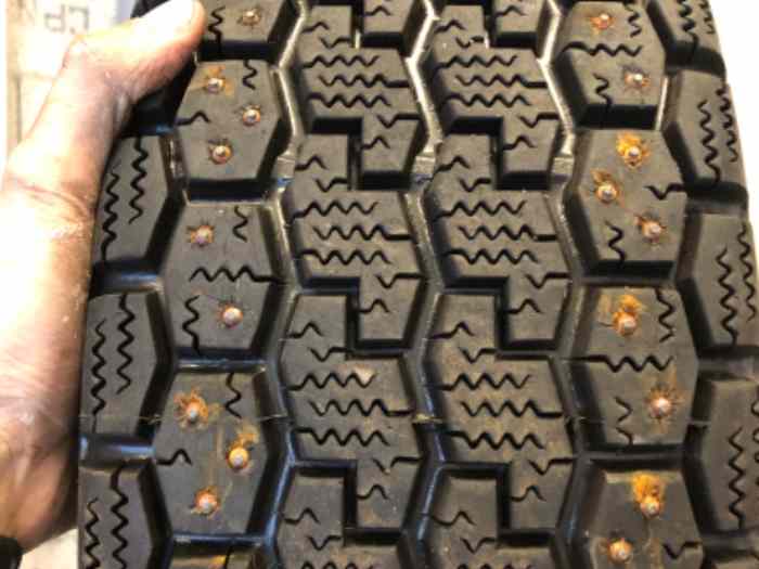 Pneus clous Michelin 17 pouces 0