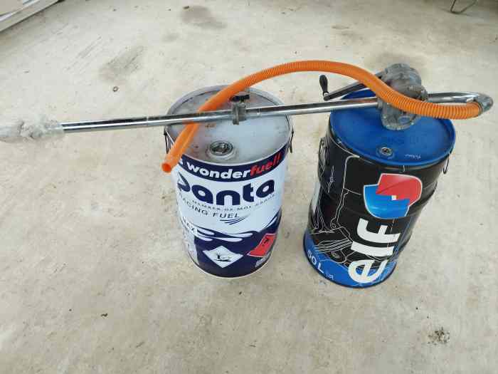 Pompe a essence rotative. 0