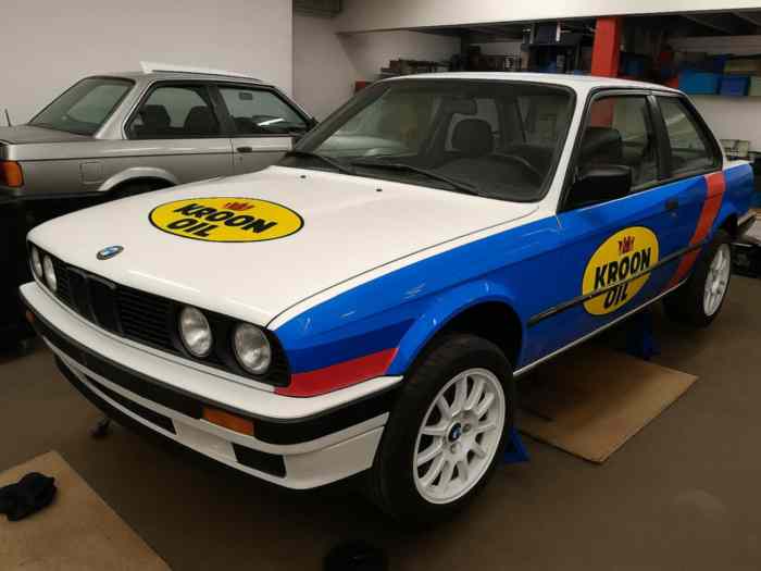 Location BMW E30 325I MINI GR A 210CV 0