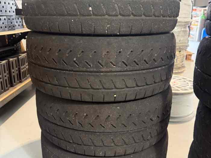 Pneus Michelin 20/63-17 R21 et R11 2
