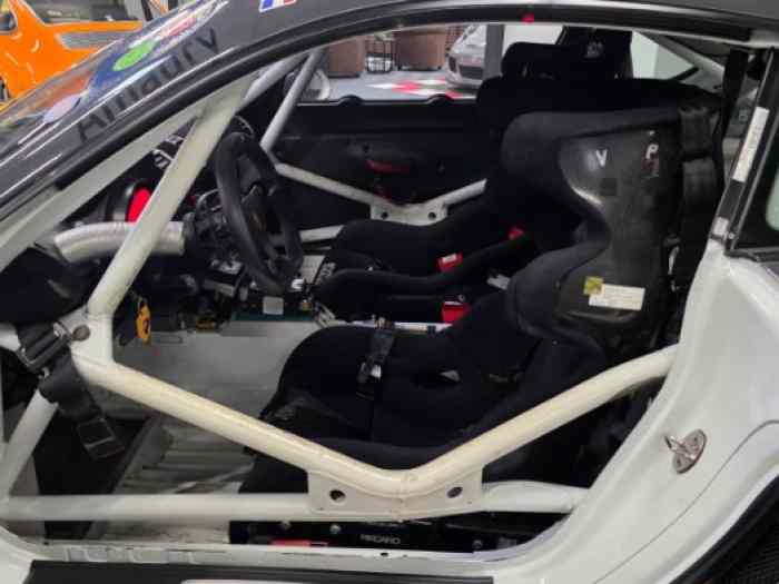 PORSCHE CAYMAN 981 GT4 CLUBSPORT PACK MANTHEY RACING 4