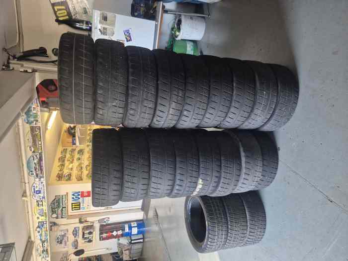Vend pneus 16