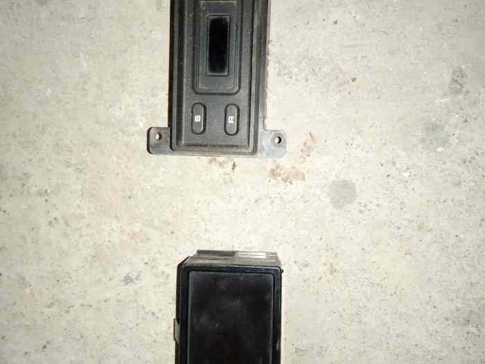 Boitiers ordinateur de bord + horloge FORD Sierra RS Cosworth