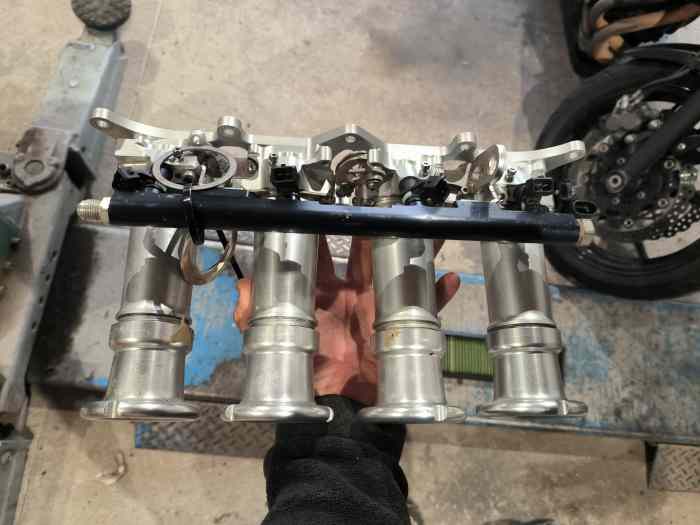 Injection 4 papillons clio f4r 1