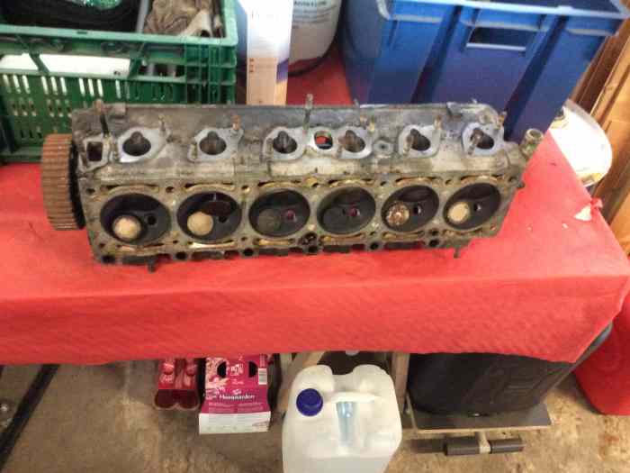 A vendre moteur bmw e30 323i 6 cylindres 1