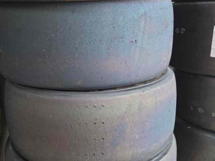 pneus Pirelli 250/575r13 et 200/540r13 3