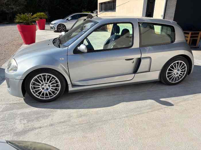 Clio V6 Phase 1 entièrement révisé 1