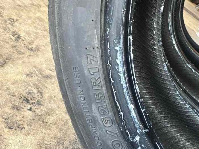 Vend 4 pneus pluie W52 hankook jamais retaillé 200/625/17 2