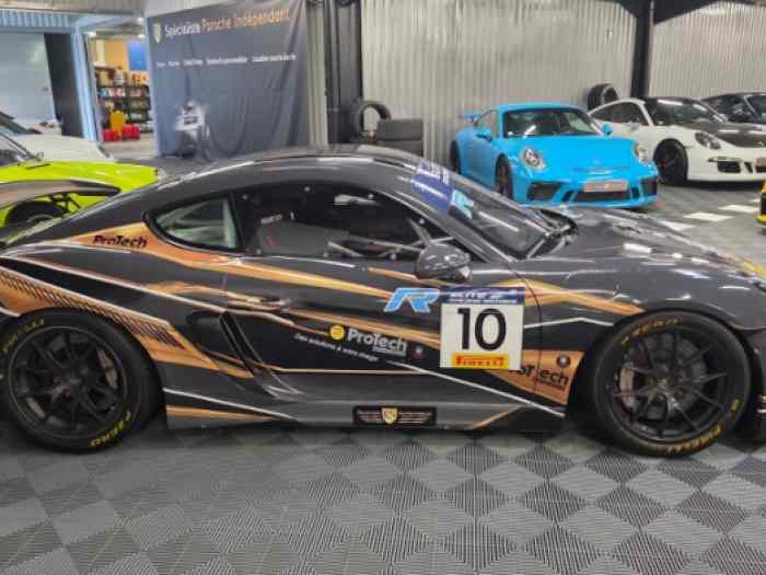 PORSCHE CAYMAN 981 GT4 CLUBSPORT PACK MANTHEY RACING 0