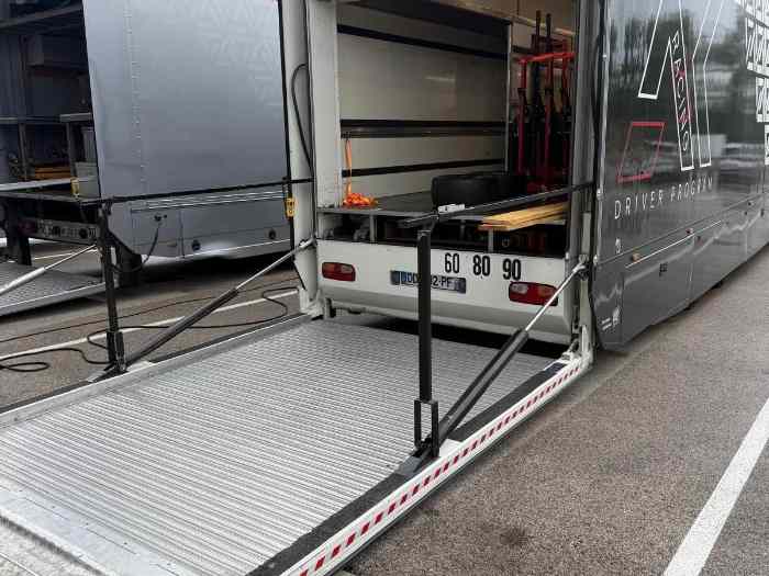 Semi remorque avec auvent 1