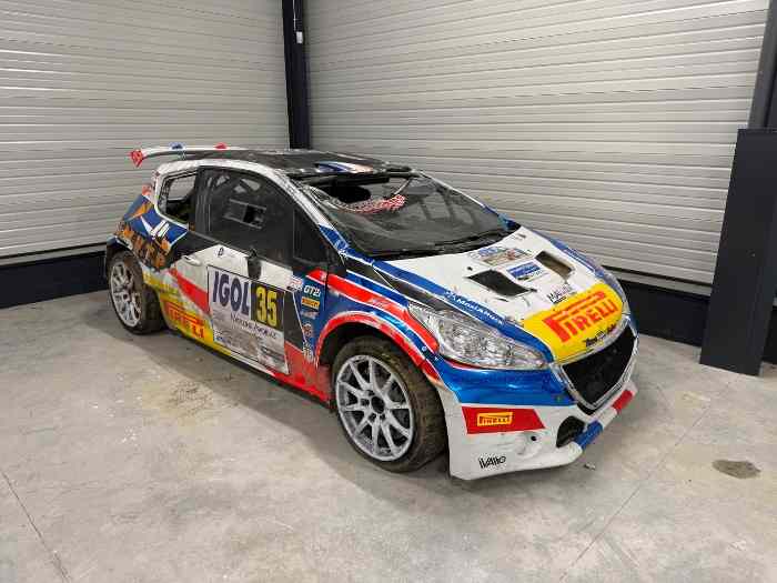 Peugeot 208 T16 accidenté 3