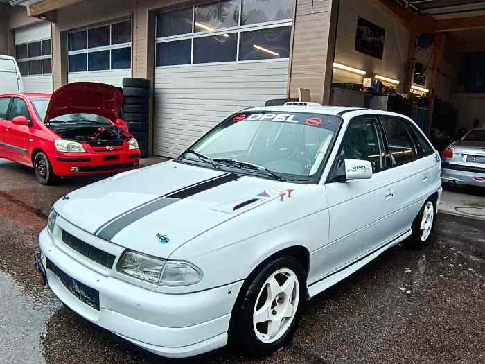Opel Astra rallye / circuit. Homologué route 0