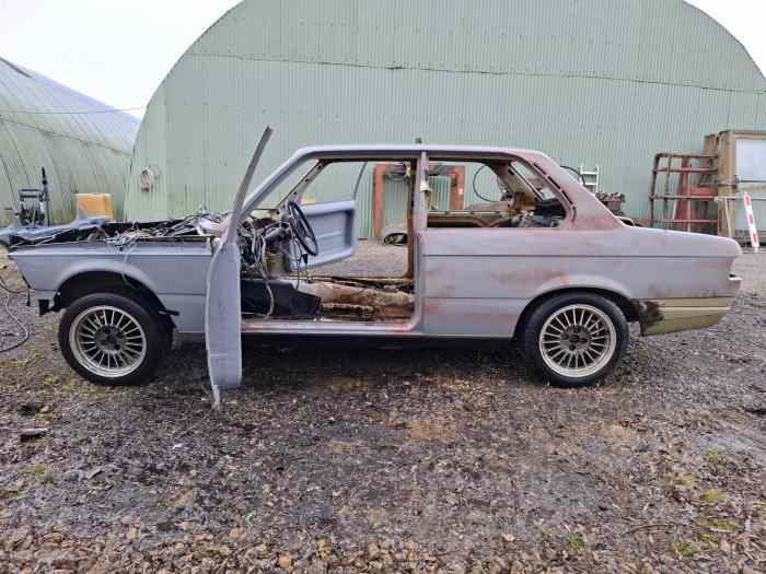 BMW 323i e21