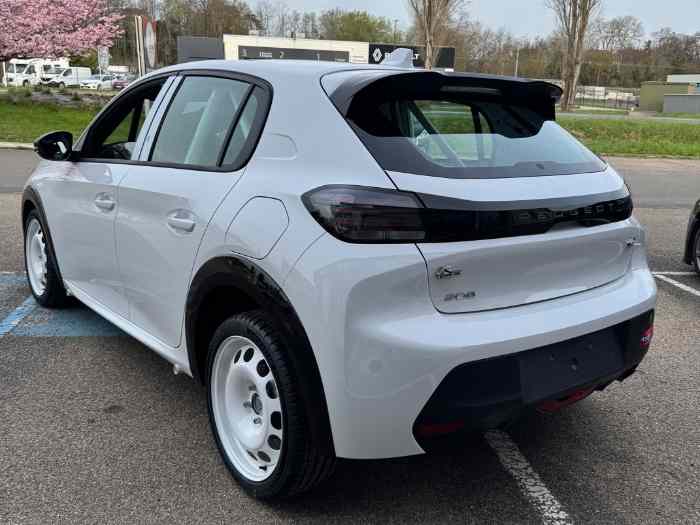 Peugeot 208 FRC6 1