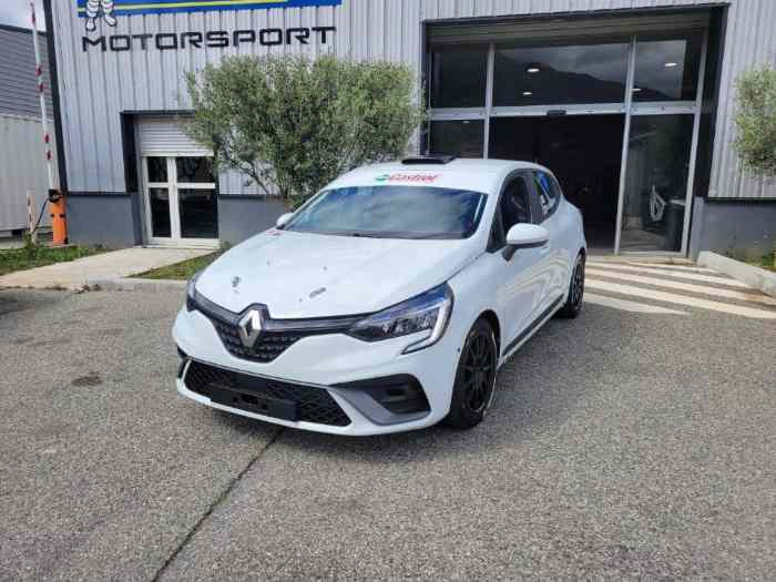 Clio RC5 à vendre – Très bon état – Châssis #563