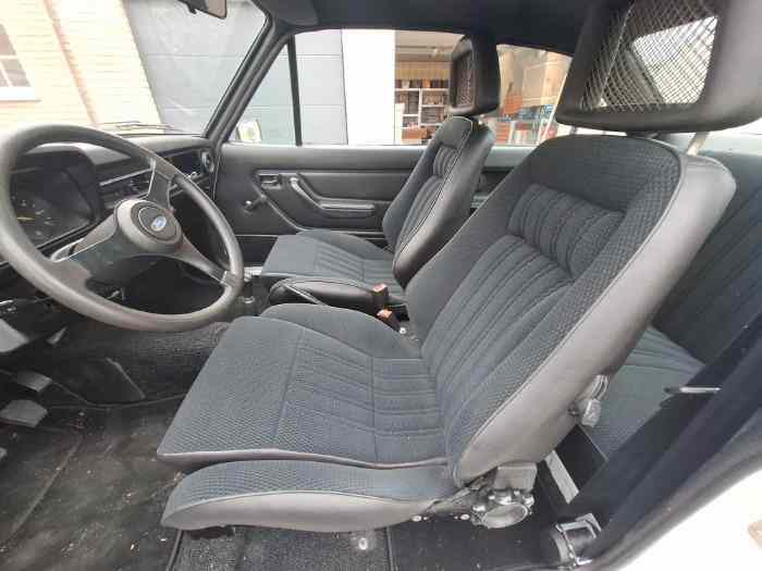 FORD ESCORT RS2000 3