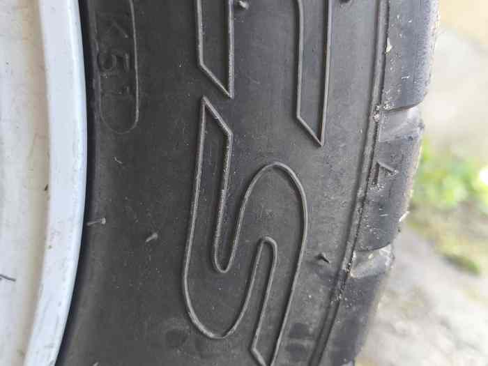 2 pneus Kumho TM02 K51 15 pouces quasiment neuf 2