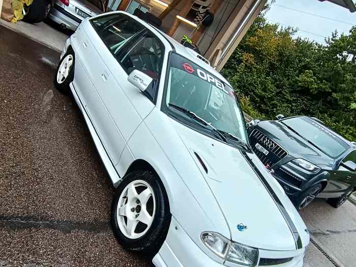 Opel Astra rallye / circuit. Homologué route 2