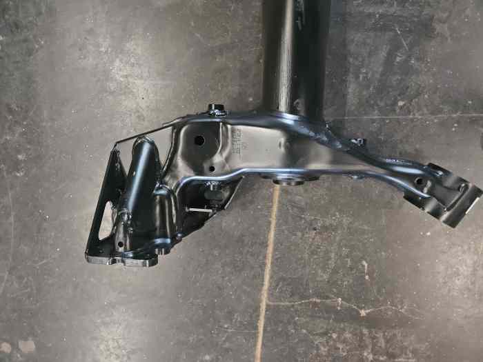 TRAVERSE ARRIERE NEUVE 208 R2. 0